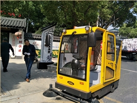 環(huán)衛(wèi)掃地車走進(jìn)新農(nóng)村 環(huán)衛(wèi)掃地車走進(jìn)新農(nóng)村