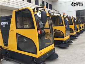 掃地車廠家--圣倍諾