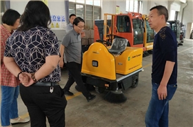 掃地車廠家歡迎各大企業(yè)們來(lái)廠考察試機(jī) 掃地車廠家歡迎各大企業(yè)們來(lái)廠考察試機(jī)