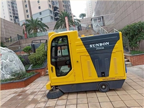 浙江某工廠采購(gòu)圣倍諾2000B型駕駛式電動(dòng)掃地車