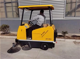 國內(nèi)駕駛式掃地機的基本類型和區(qū)分方式 國內(nèi)駕駛式掃地機的基本類型和區(qū)分方式