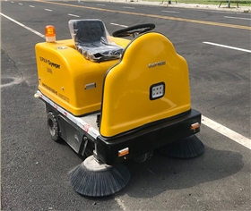 駕駛式小型掃地機 駕駛式小型掃地機