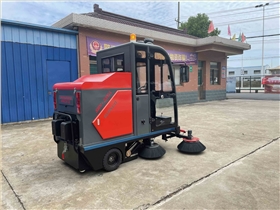 工廠掃地車在倉庫的應(yīng)用 工廠掃地車在倉庫的應(yīng)用