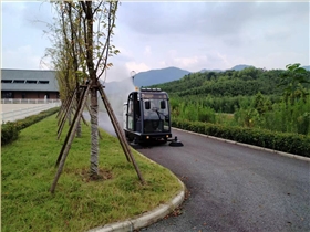 小巧靈活的駕駛掃地機(jī)，讓清潔更簡單！