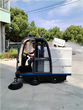 電動(dòng)清掃車(chē)