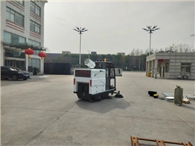 小型環(huán)保電動清掃車，提升工業(yè)園區(qū)清潔效率