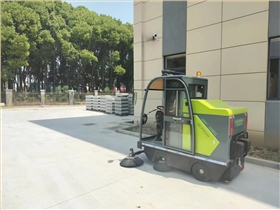 選擇合適的車間吸塵清掃車，保證工廠環(huán)境清潔