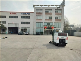 公路電動(dòng)掃地車是環(huán)衛(wèi)部門的“重要成員”！