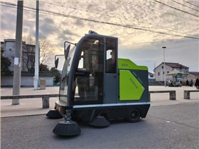 駕駛式清掃機(jī)清潔效果如何 駕駛式清掃機(jī)清潔效果如何