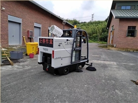 駕駛式掃地車:產(chǎn)業(yè)新寵的崛起與多元應(yīng)用 駕駛式掃地車:產(chǎn)業(yè)新寵的崛起與多元應(yīng)用