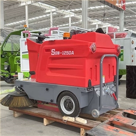 工業(yè)掃地車:現(xiàn)代清潔的得力助手 工業(yè)掃地車:現(xiàn)代清潔的得力助手