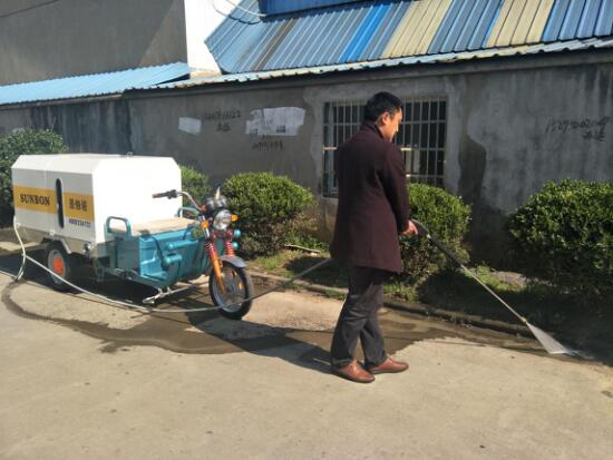 企業(yè)復(fù)工復(fù)產(chǎn)要消毒殺菌讓高壓沖洗車來(lái)助力