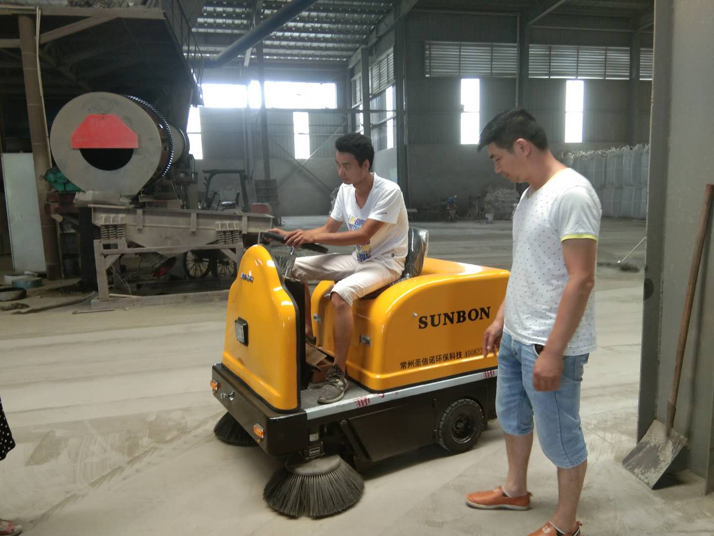 小型車(chē)間掃地機(jī)-鎮(zhèn)江客戶(hù)見(jiàn)證