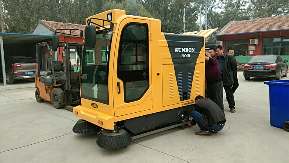 電動環(huán)衛(wèi)車助力新農(nóng)村環(huán)境整治 電動環(huán)衛(wèi)車助力新農(nóng)村環(huán)境整治
