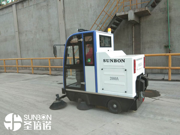 選擇掃地車廠家售后服務(wù)很重要 選擇掃地車廠家售后服務(wù)很重要