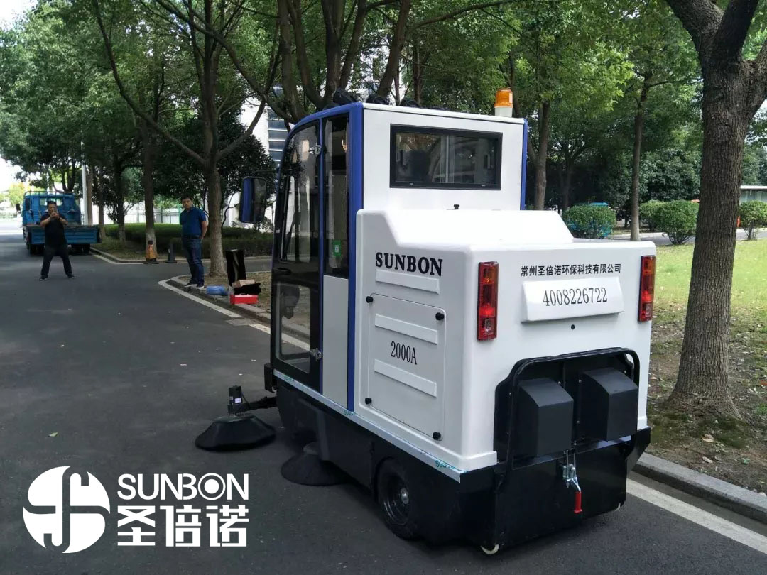 城市道路清潔使用環(huán)衛(wèi)清掃車 城市道路清潔使用環(huán)衛(wèi)清掃車