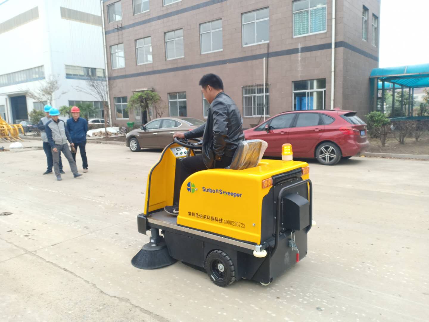 電動(dòng)清掃車(chē)入駐無(wú)錫錦匯建筑科技公司