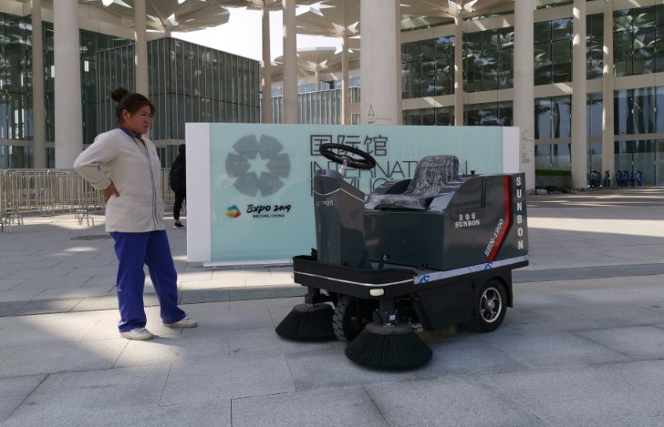 小型電動(dòng)掃地車(chē)走進(jìn)2019北京世園會(huì)