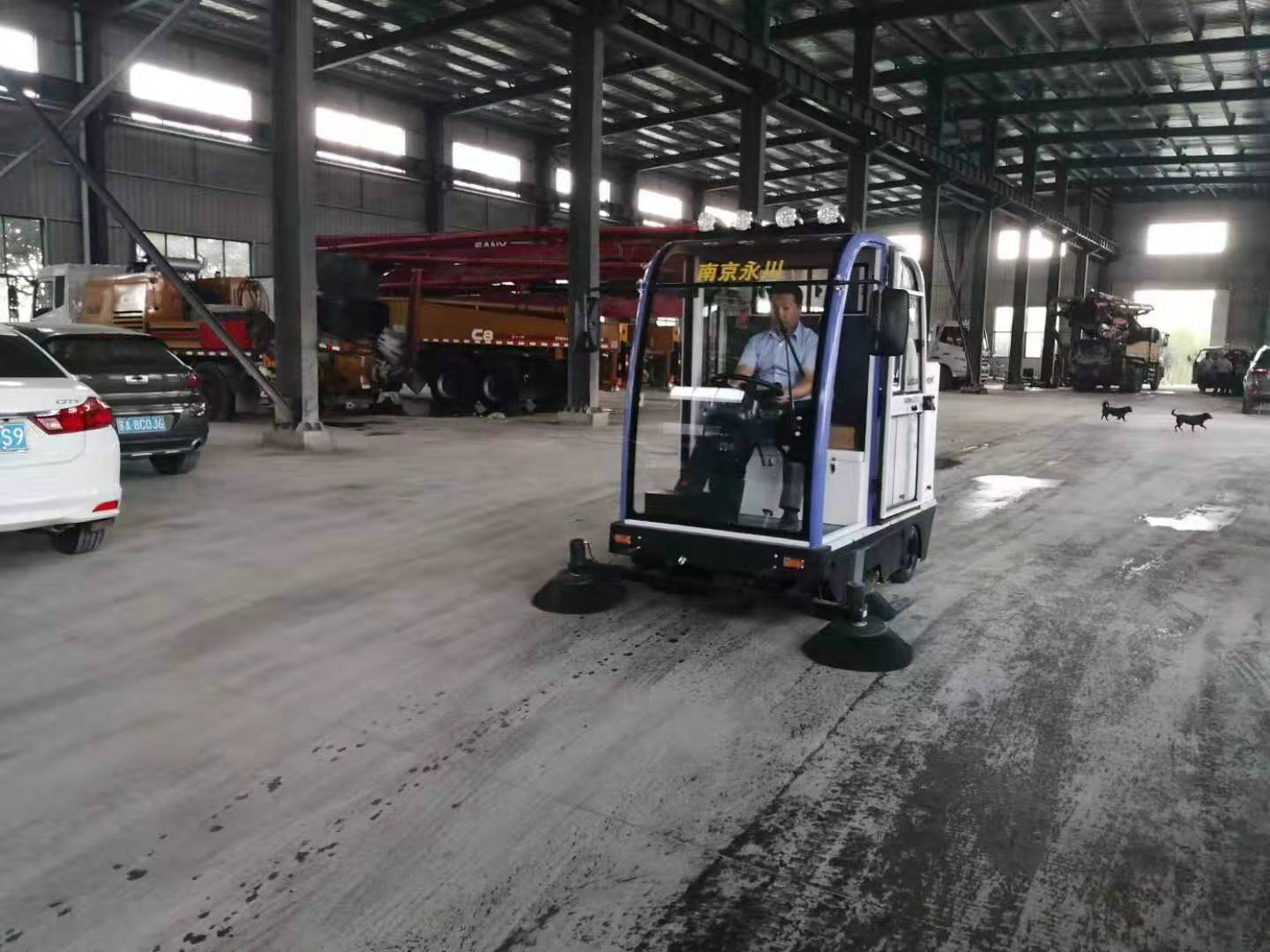 電動(dòng)掃地車(chē)在重金屬冶煉廠的應(yīng)用