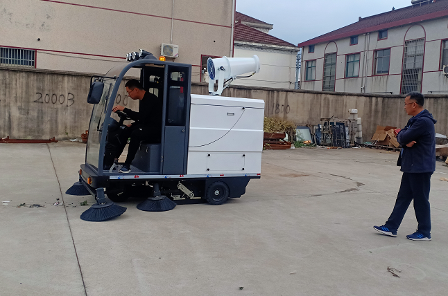 企業(yè)主采購工廠掃地車的好處 企業(yè)主采購工廠掃地車的好處