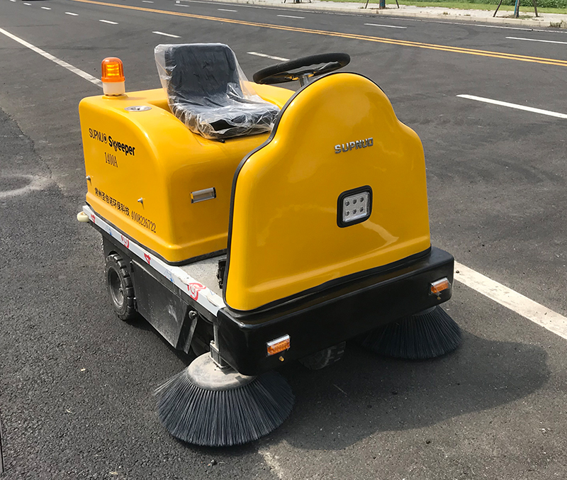 駕駛式掃地機(jī)的操作方法與技巧 駕駛式掃地機(jī)的操作方法與技巧