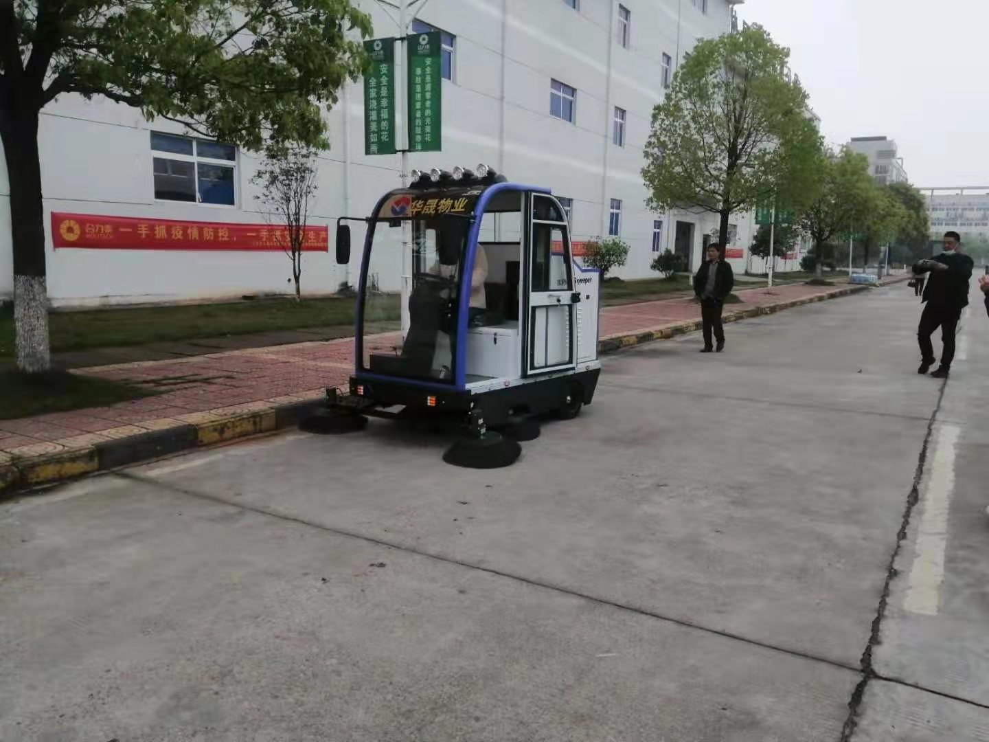 小型掃地車替代人工保潔的原因 小型掃地車替代人工保潔的原因