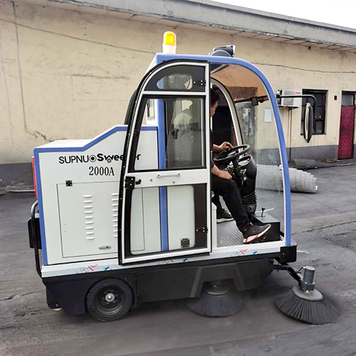 電動(dòng)清潔掃地車(chē)