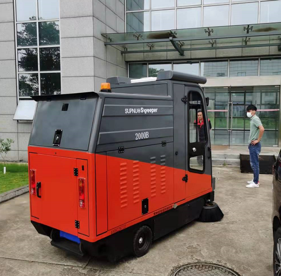全封閉駕駛式掃地車 全封閉駕駛式掃地車