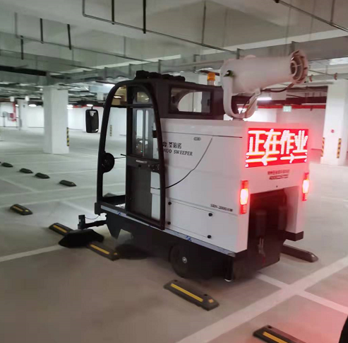 2000AW霧炮清掃車(chē)進(jìn)駐內(nèi)蒙某小區(qū) 2000AW霧炮清掃車(chē)進(jìn)駐內(nèi)蒙某小區(qū)