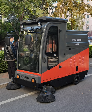 電動環(huán)衛(wèi)清掃車成為清潔設(shè)備的環(huán)保先鋒