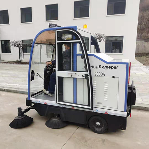 公園電動(dòng)掃地車 公園電動(dòng)掃地車