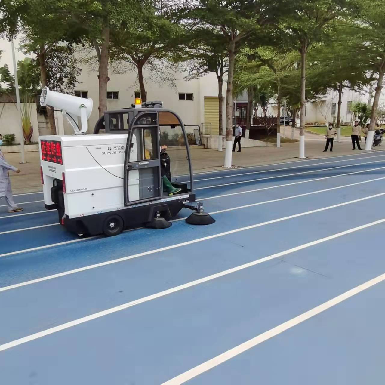 電動清掃車走進我們生活中