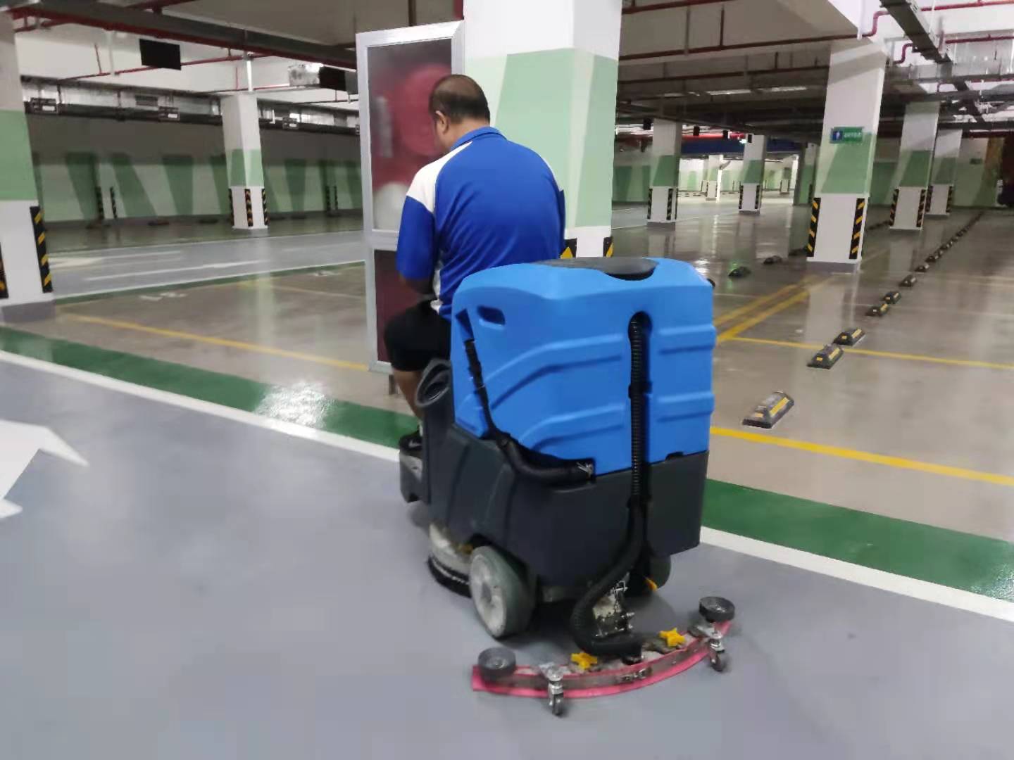 從不同的角度介紹工廠車間洗地機的使用壽命 從不同的角度介紹工廠車間洗地機的使用壽命