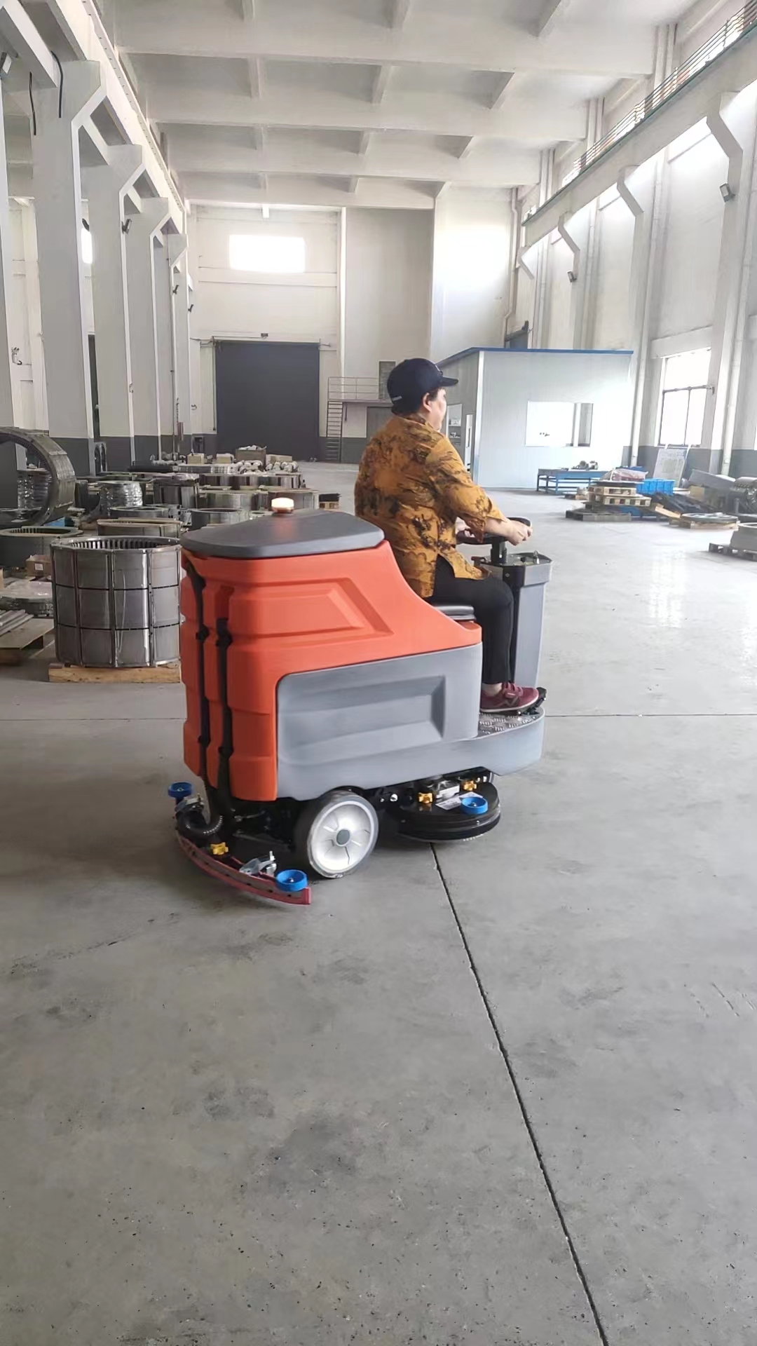我們需要了解如何購買一臺好的洗地機(jī)