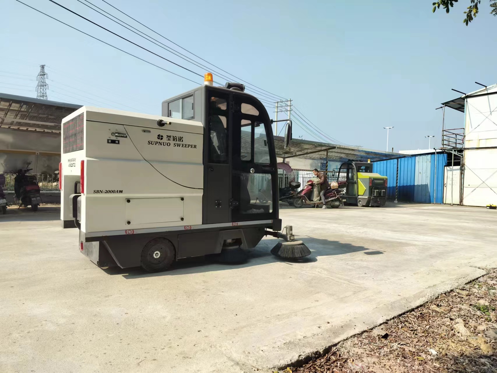 物業(yè)電動清掃車-保潔公司不可或缺 物業(yè)電動清掃車-保潔公司不可或缺