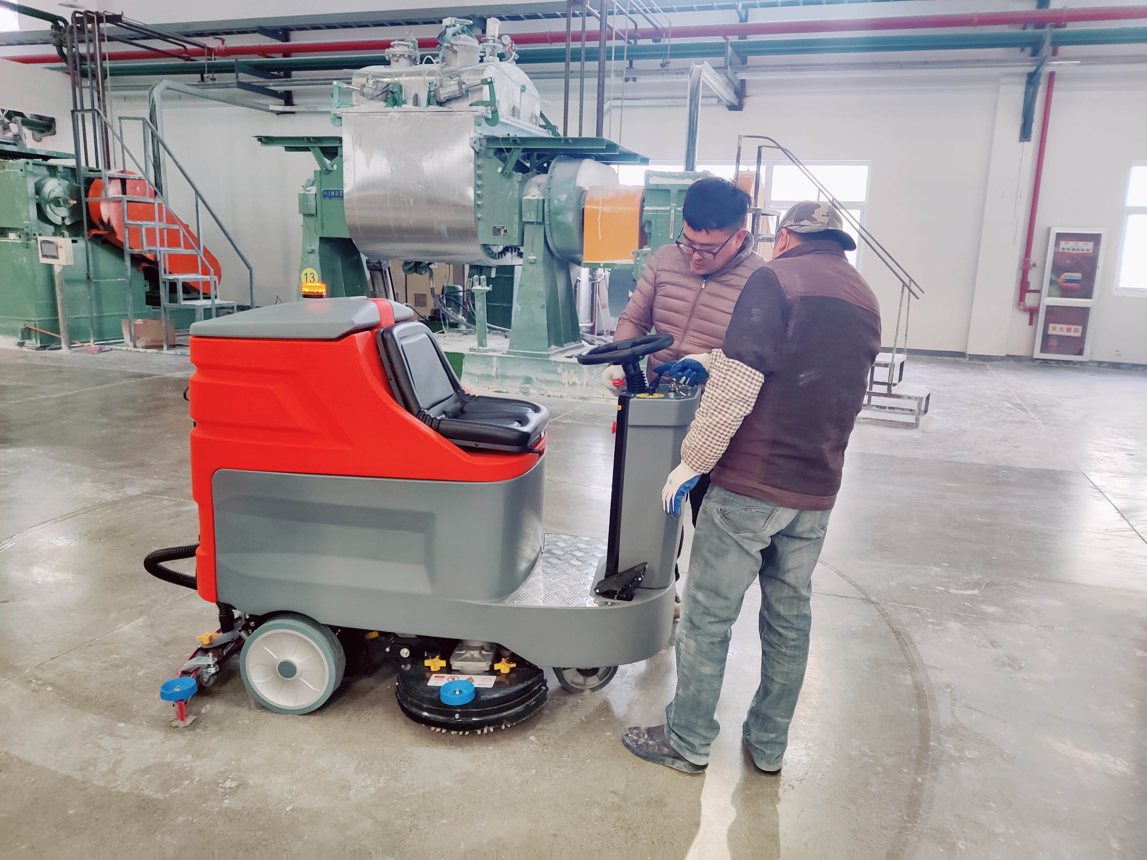 選購駕駛式洗地車的注意事項(xiàng) 選購駕駛式洗地車的注意事項(xiàng)