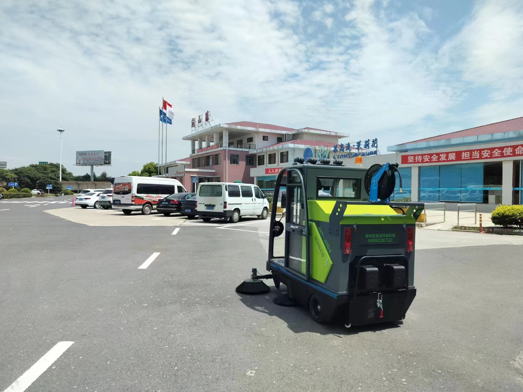 駕駛式掃地車(chē)是你不可忽視的清潔神器 駕駛式掃地車(chē)是你不可忽視的清潔神器