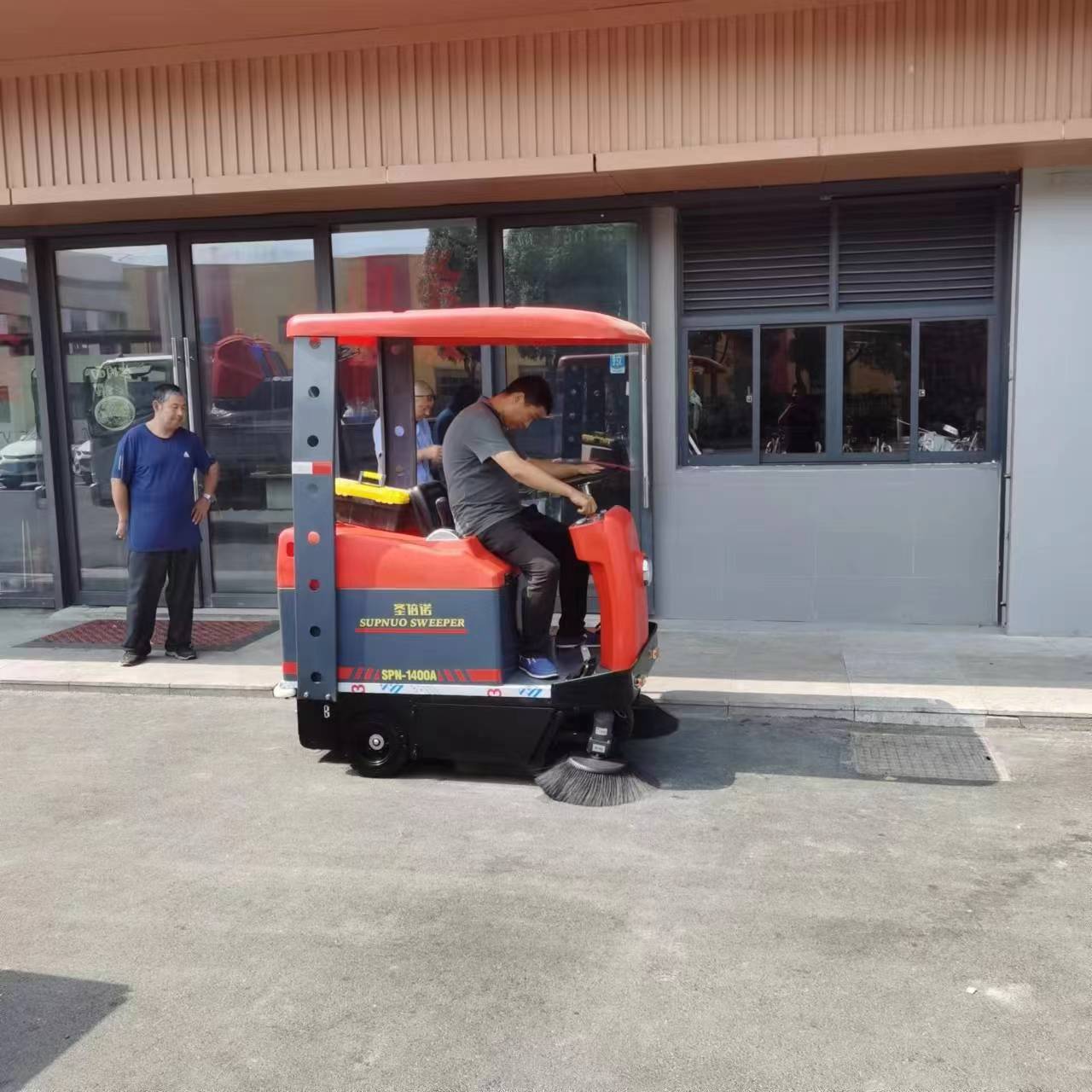 清掃車作為一種特種車輛，在城市清潔和維護(hù)中扮演著無可替代的角色