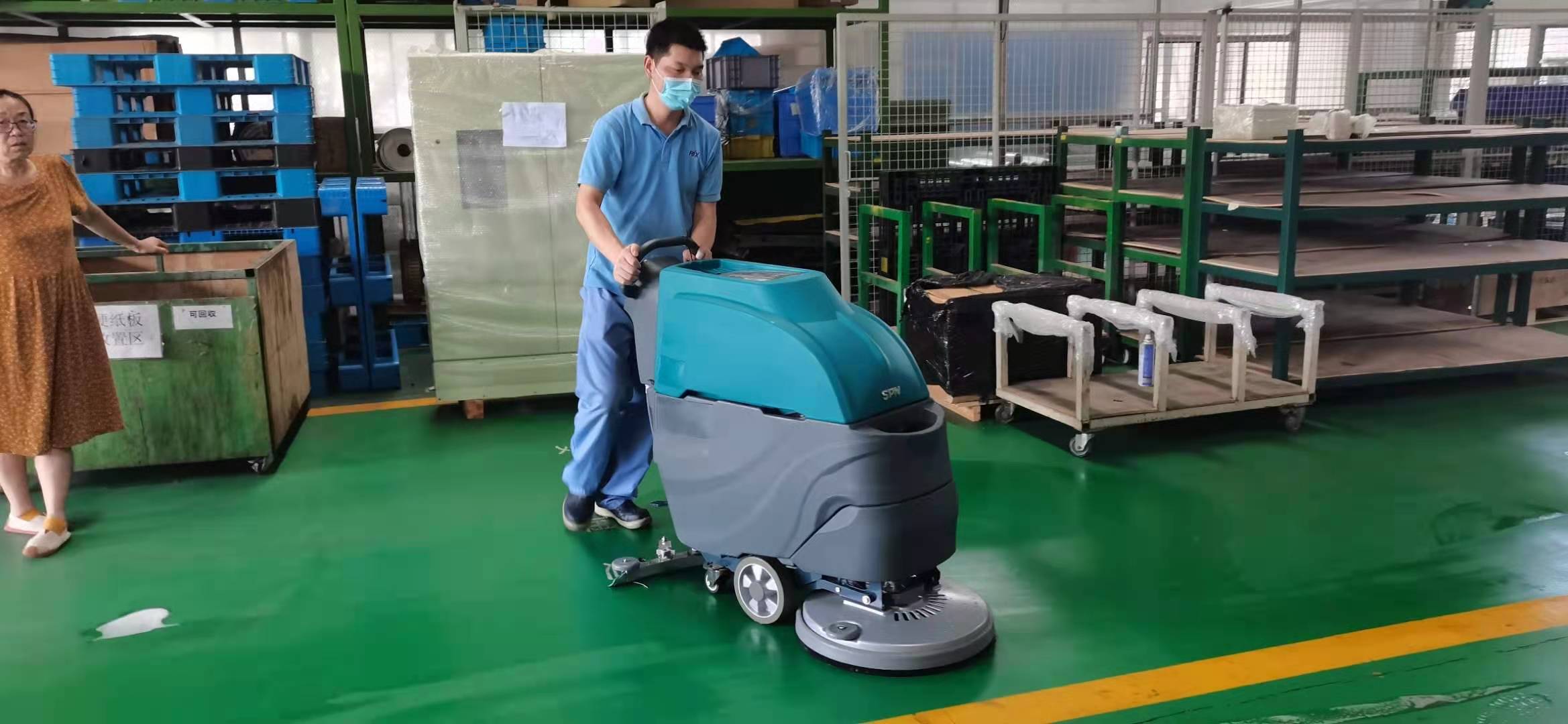 現(xiàn)代制造商車間一般使用駕駛電動(dòng)洗地機(jī) 現(xiàn)代制造商車間一般使用駕駛電動(dòng)洗地機(jī)